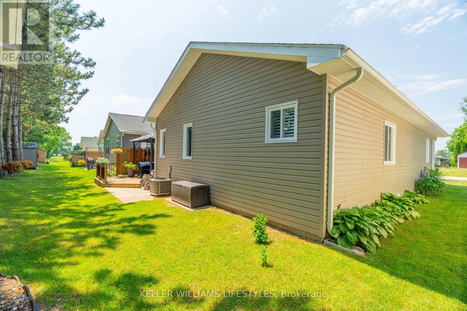 32 Bond Street, Strathroy-Caradoc, Ontario  N7G 0C5 - Photo 38 - X12450266