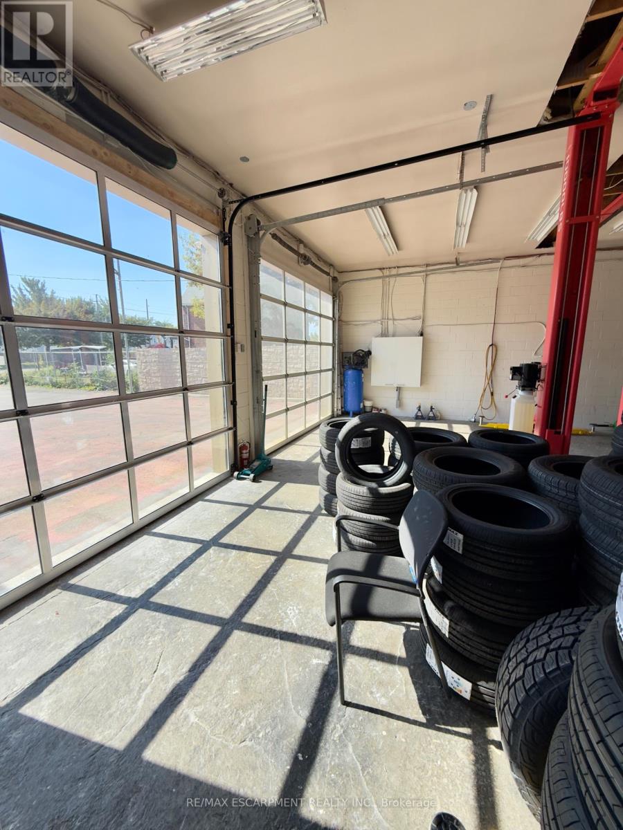 577 Burlington Street E, Hamilton (Industrial Sector), Ontario  L8L 4J5 - Photo 4 - X12450127