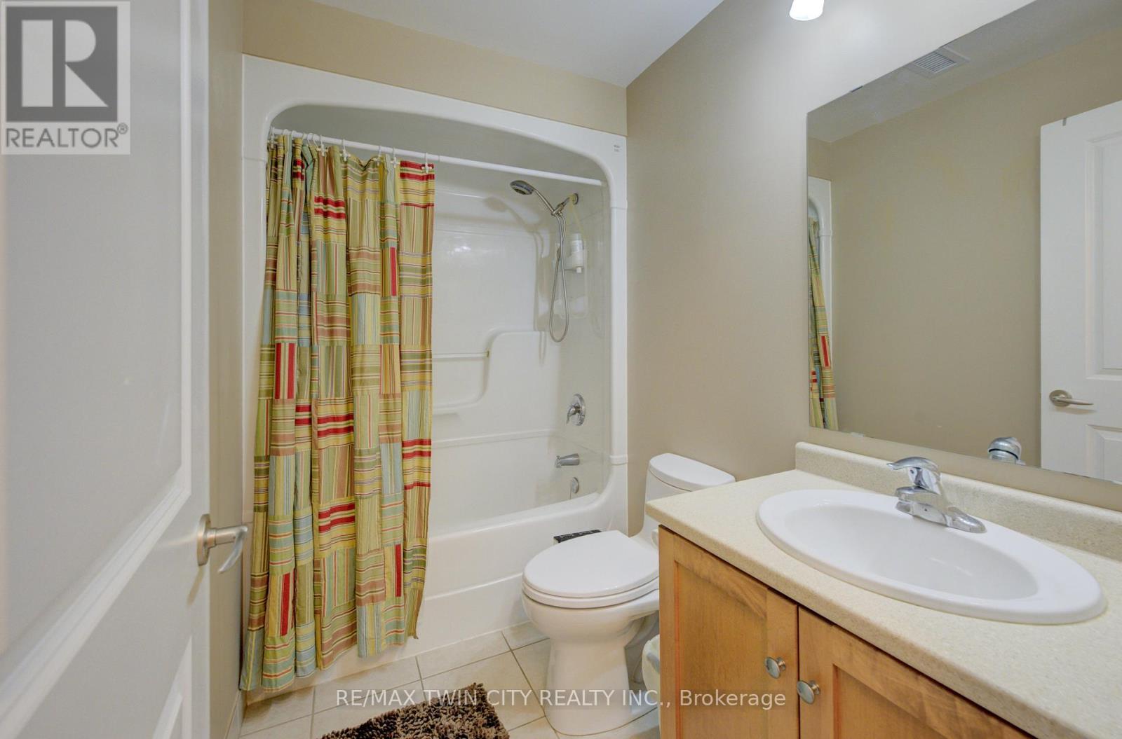 105 - 165 Duke Street E, Kitchener, Ontario  N2H 6T8 - Photo 13 - X12450132