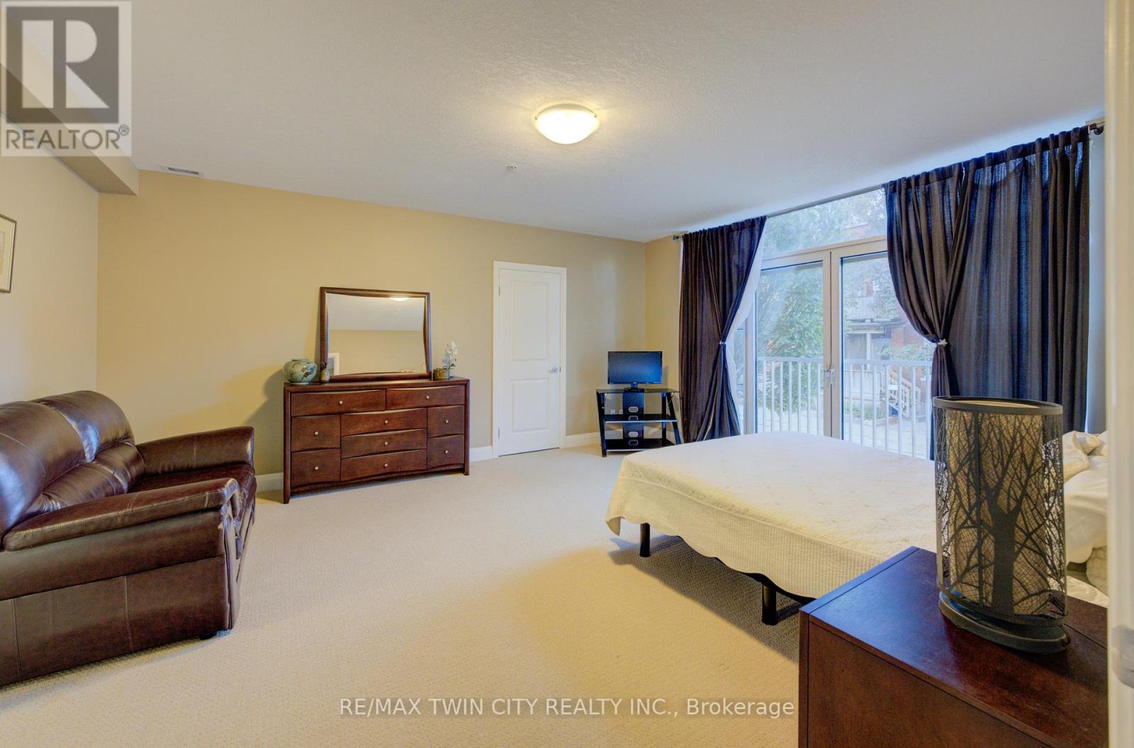 105 - 165 Duke Street E, Kitchener, Ontario  N2H 6T8 - Photo 6 - X12450132