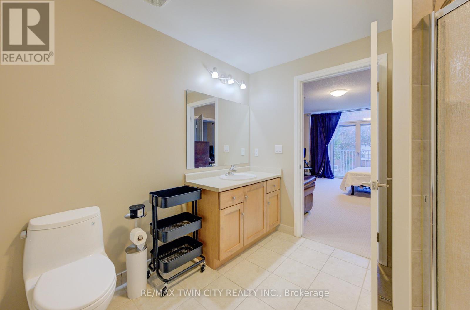 105 - 165 Duke Street E, Kitchener, Ontario  N2H 6T8 - Photo 9 - X12450132