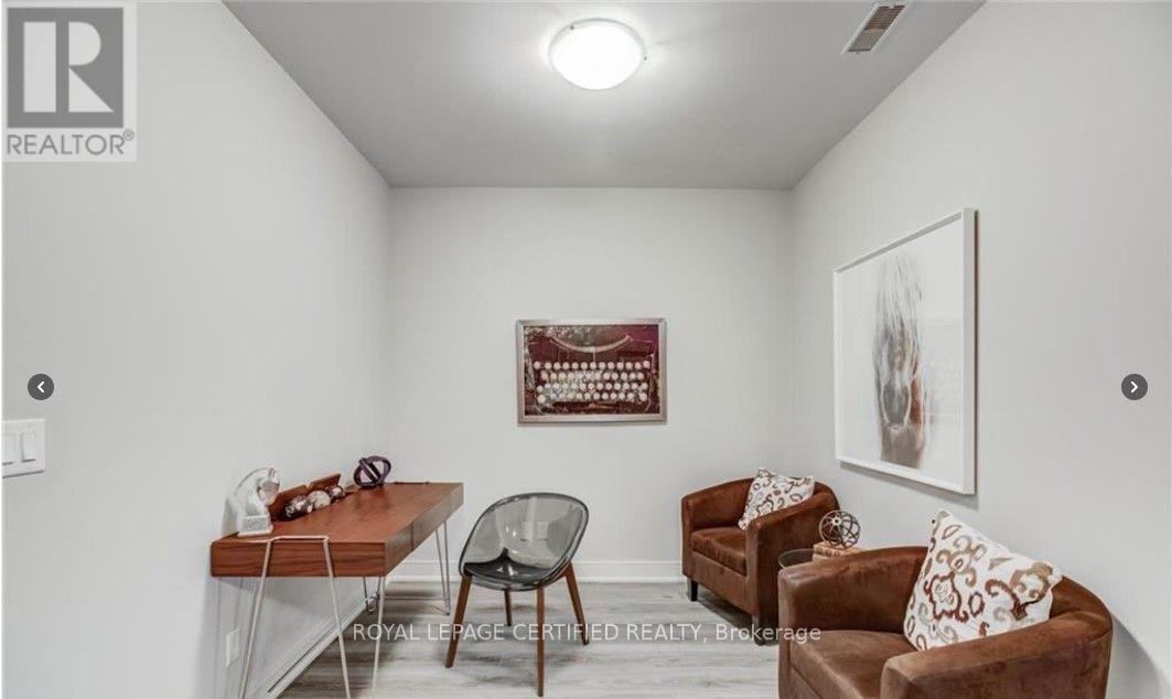 1213 - 150 Main Street W, Hamilton, Ontario  L8P 1H8 - Photo 12 - X12450140