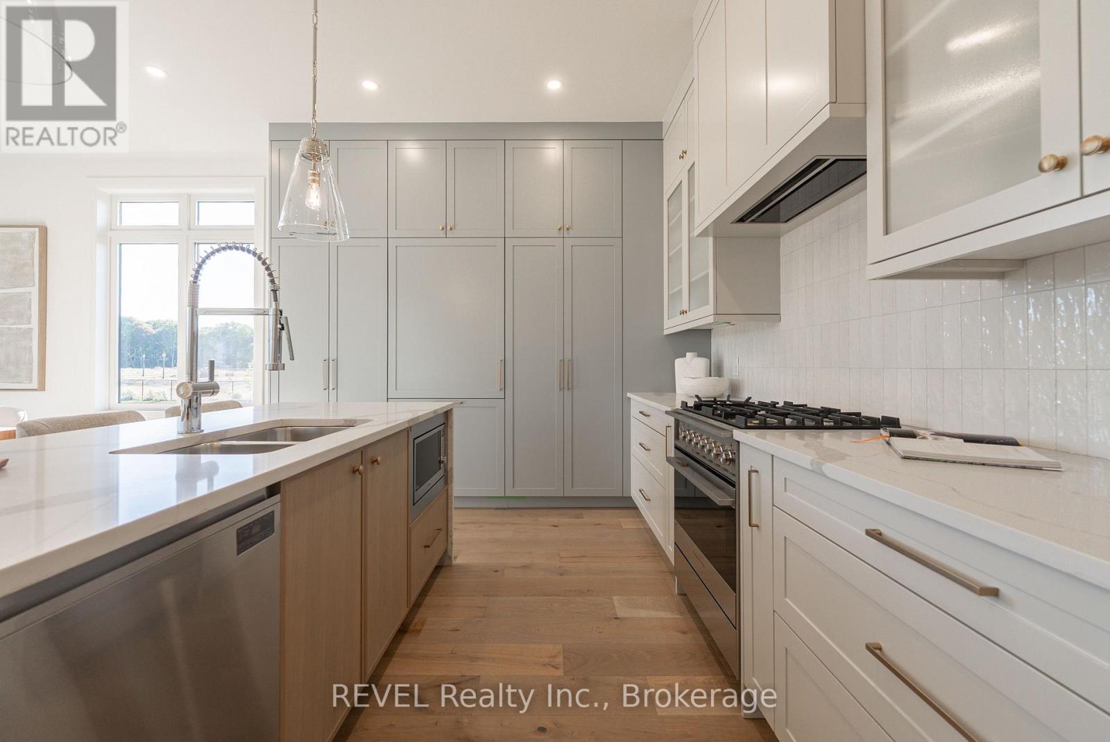 537 Mississauga Avenue, Fort Erie (Lakeshore), Ontario  L2A 1C2 - Photo 12 - X12450278