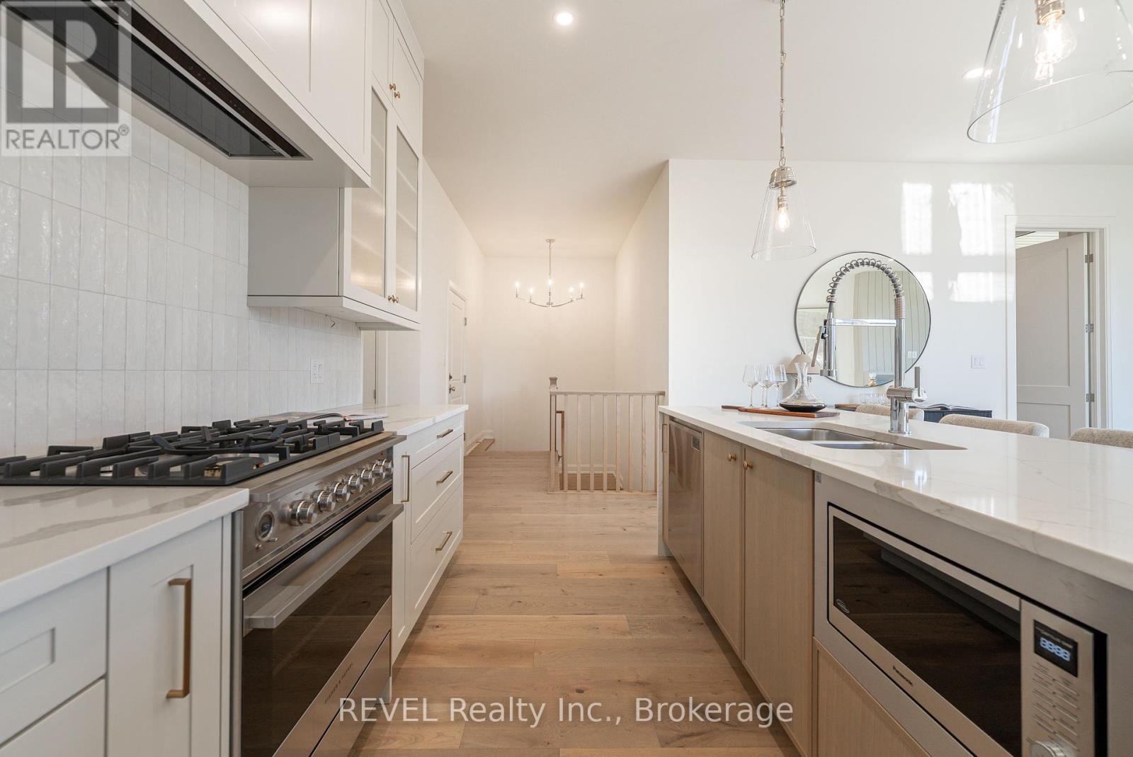 537 Mississauga Avenue, Fort Erie (Lakeshore), Ontario  L2A 1C2 - Photo 13 - X12450278