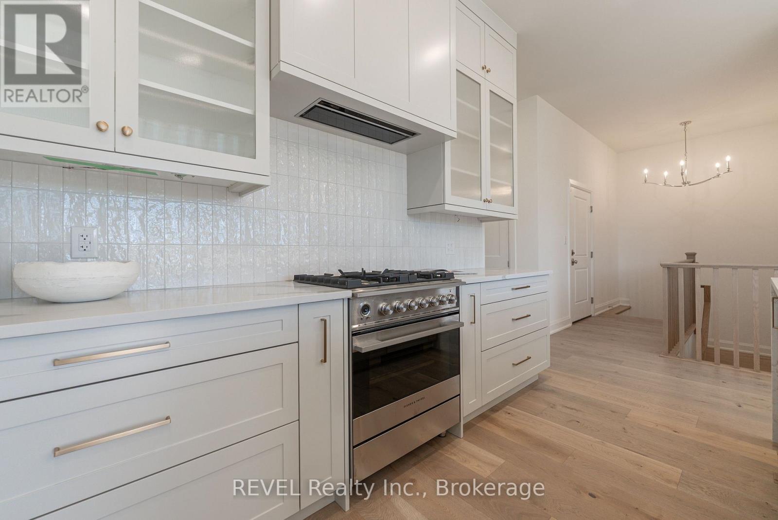 537 Mississauga Avenue, Fort Erie (Lakeshore), Ontario  L2A 1C2 - Photo 14 - X12450278