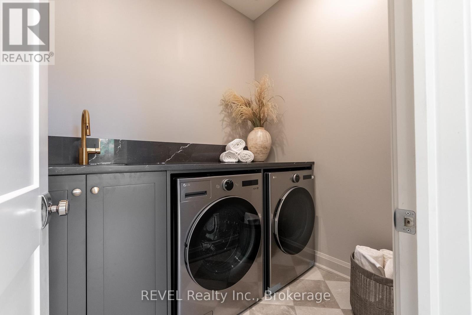 537 Mississauga Avenue, Fort Erie (Lakeshore), Ontario  L2A 1C2 - Photo 19 - X12450278