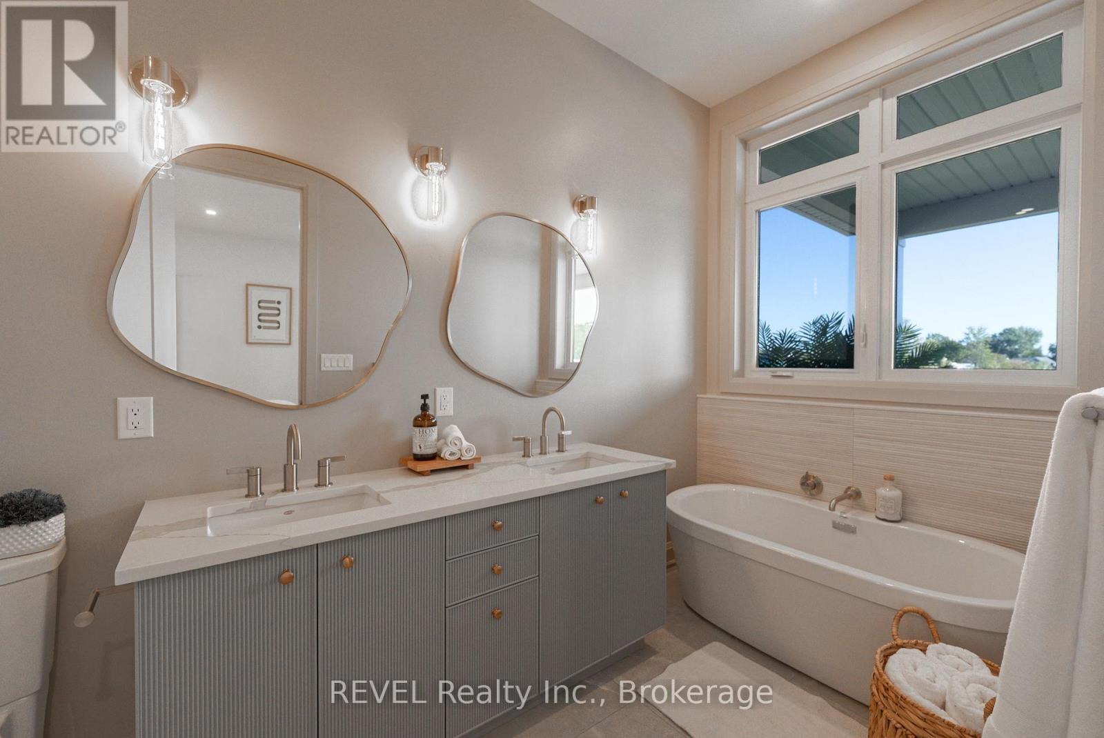 537 Mississauga Avenue, Fort Erie (Lakeshore), Ontario  L2A 1C2 - Photo 24 - X12450278