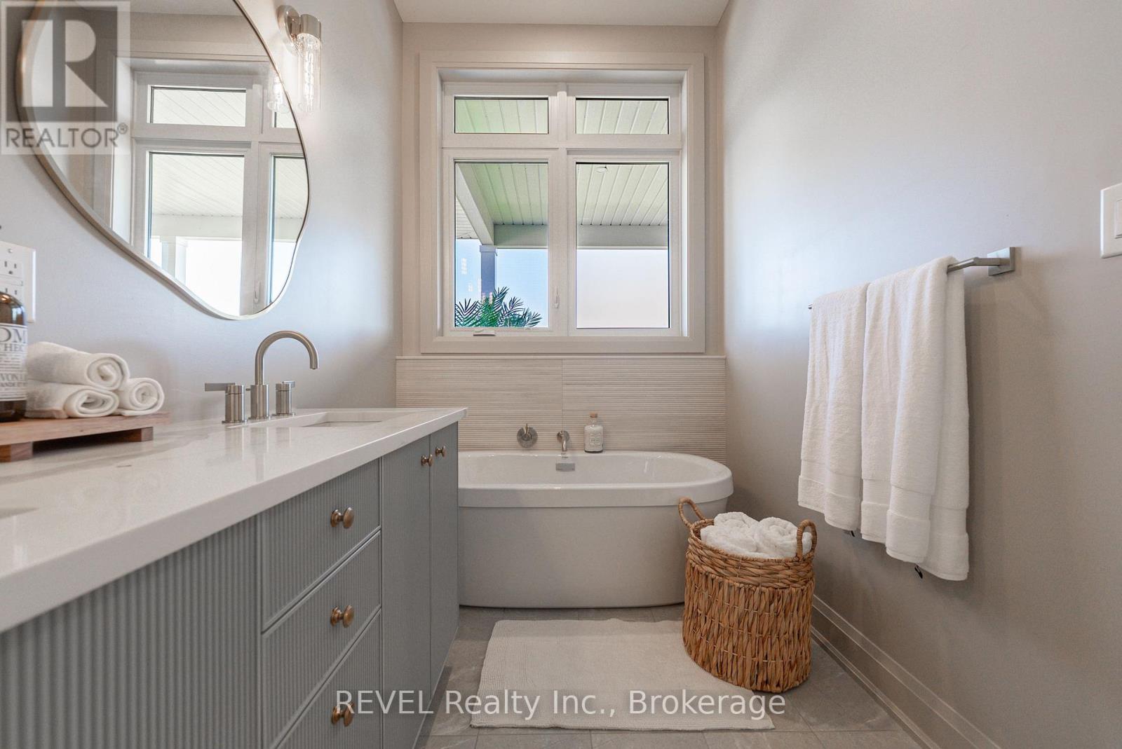 537 Mississauga Avenue, Fort Erie (Lakeshore), Ontario  L2A 1C2 - Photo 26 - X12450278