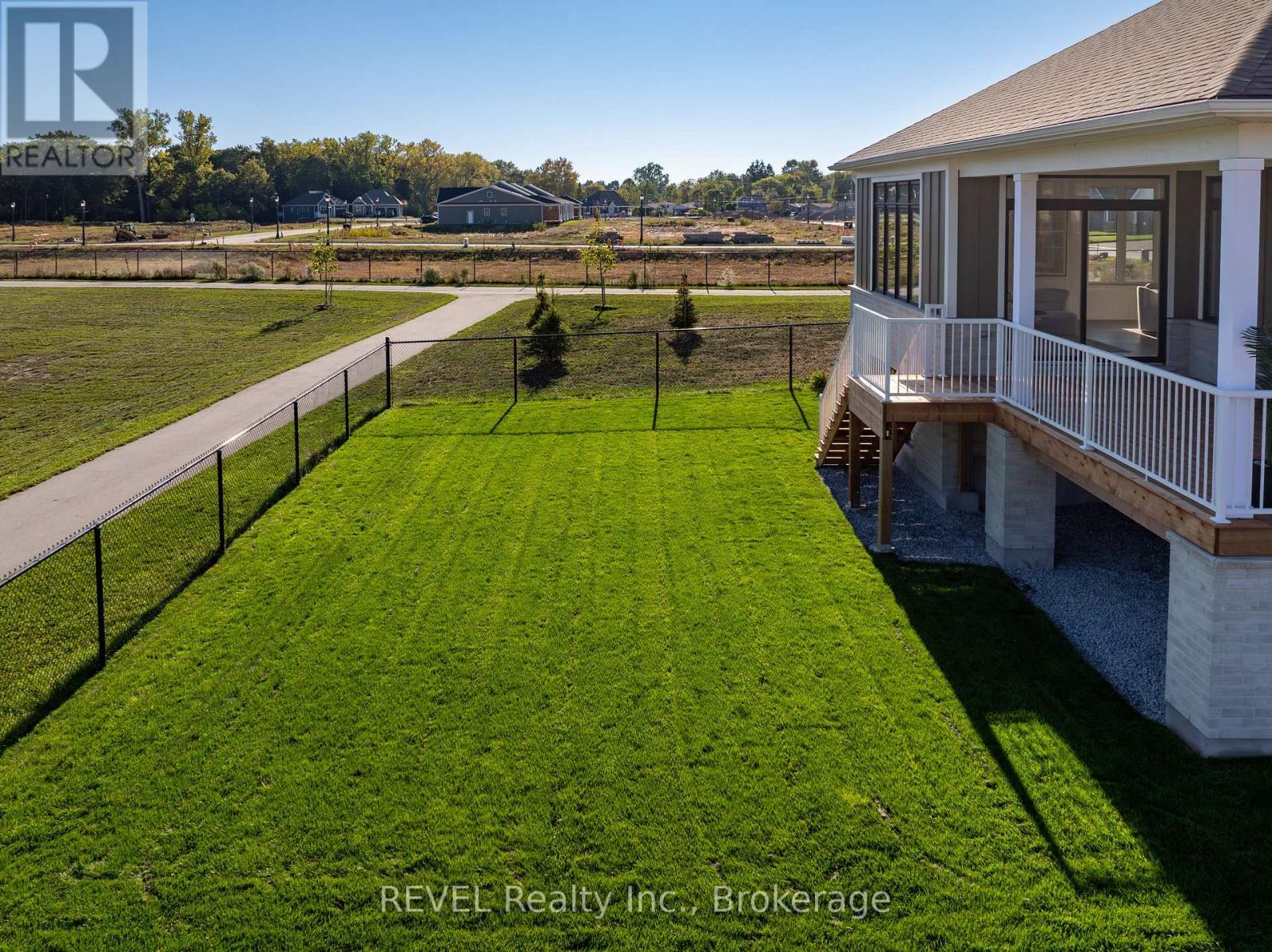 537 Mississauga Avenue, Fort Erie (Lakeshore), Ontario  L2A 1C2 - Photo 35 - X12450278