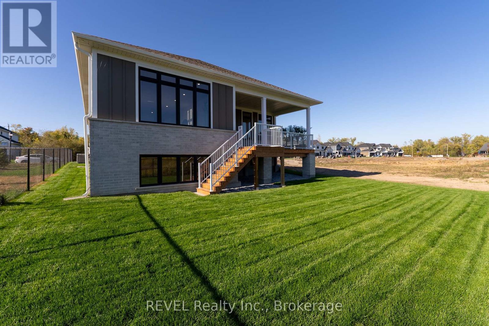 537 Mississauga Avenue, Fort Erie (Lakeshore), Ontario  L2A 1C2 - Photo 36 - X12450278