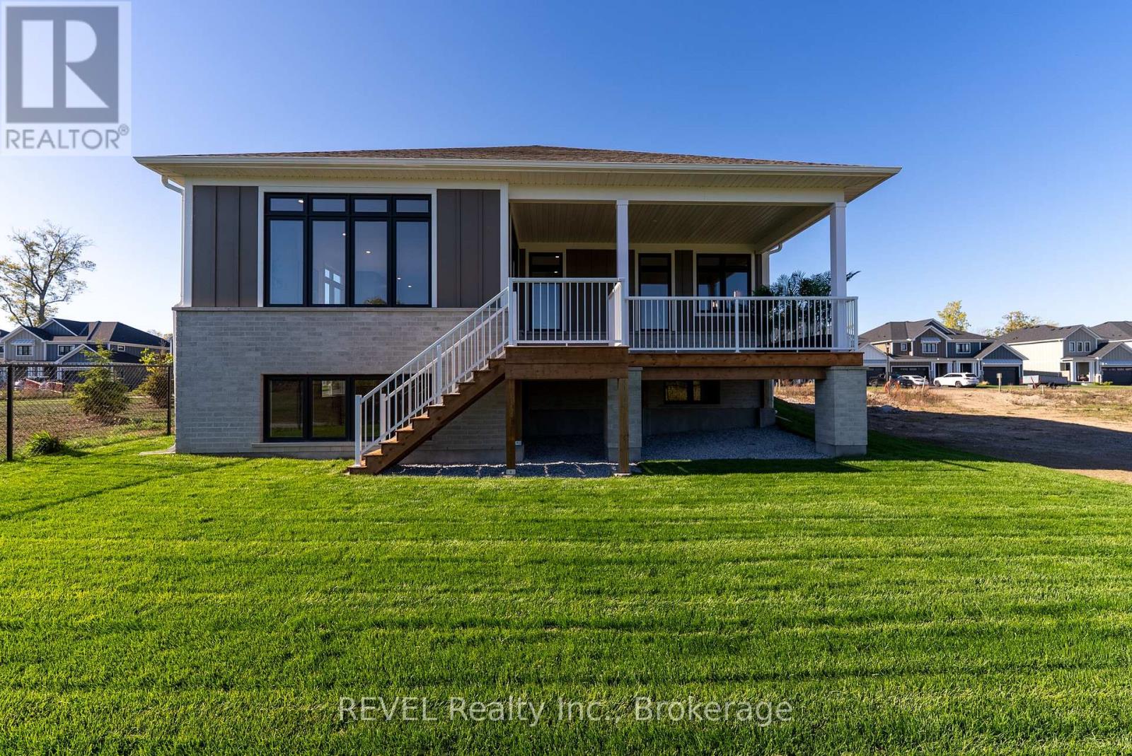 537 Mississauga Avenue, Fort Erie (Lakeshore), Ontario  L2A 1C2 - Photo 38 - X12450278