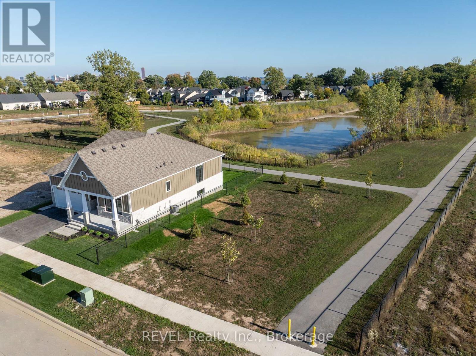 537 Mississauga Avenue, Fort Erie (Lakeshore), Ontario  L2A 1C2 - Photo 41 - X12450278