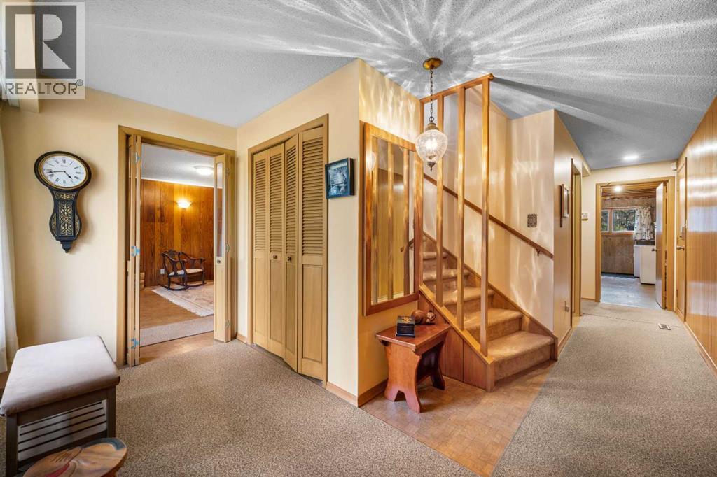 10 Varsville Place Nw, Calgary, Alberta  T3A 0A8 - Photo 7 - A2257647