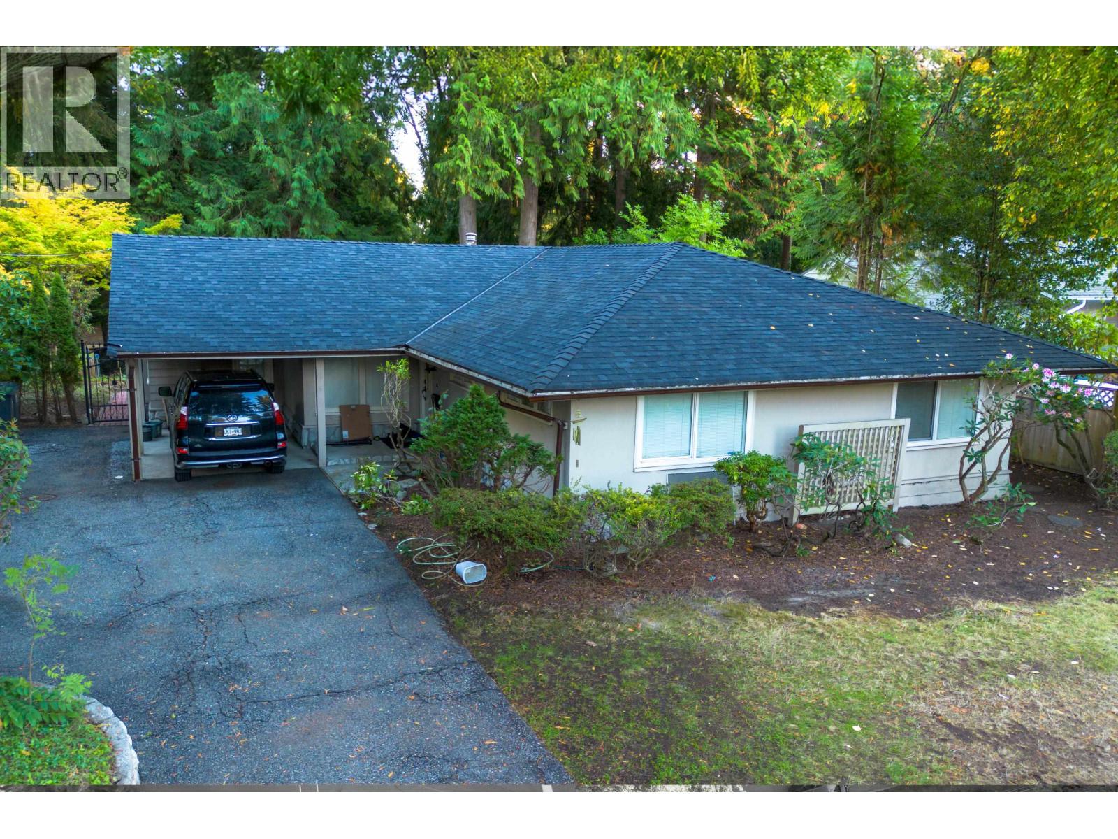 4025 SUNSET BOULEVARD, North Vancouver, British Columbia