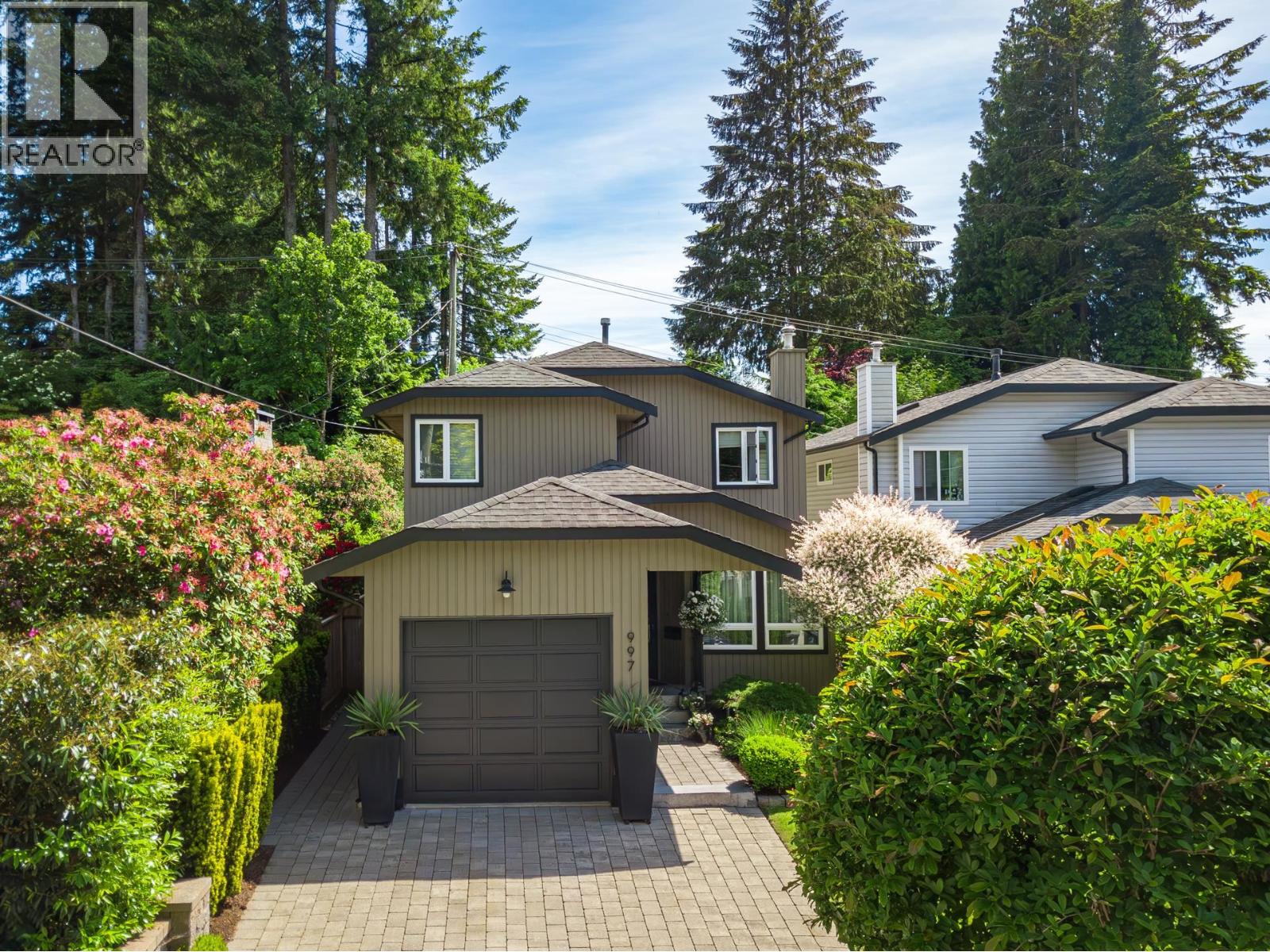 997 CANYON BOULEVARD, North Vancouver, British Columbia