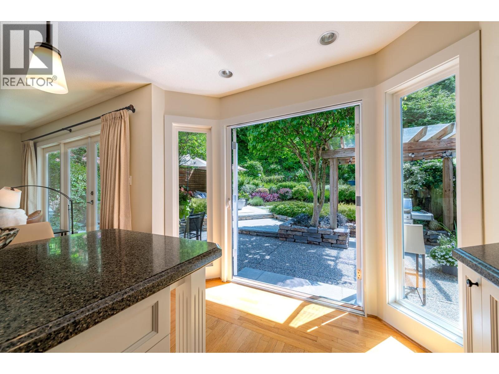 997 Canyon Boulevard, North Vancouver, British Columbia  V7R 2K2 - Photo 28 - R3056261
