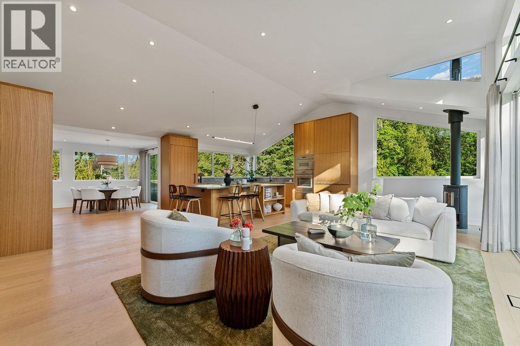 38243 Vista Crescent, Squamish, British Columbia  V8B 0B1 - Photo 10 - R3056277