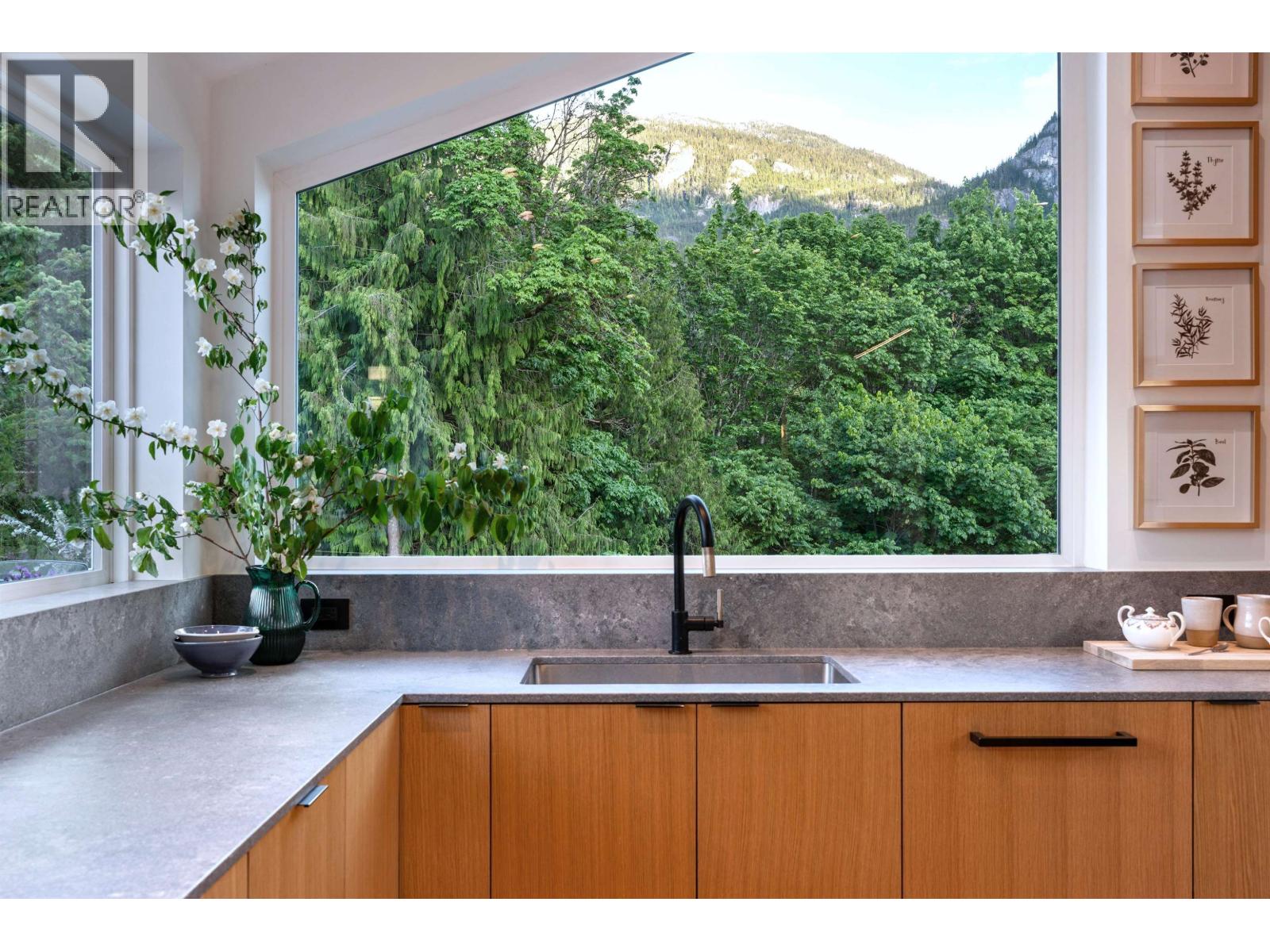 38243 Vista Crescent, Squamish, British Columbia  V8B 0B1 - Photo 37 - R3056277