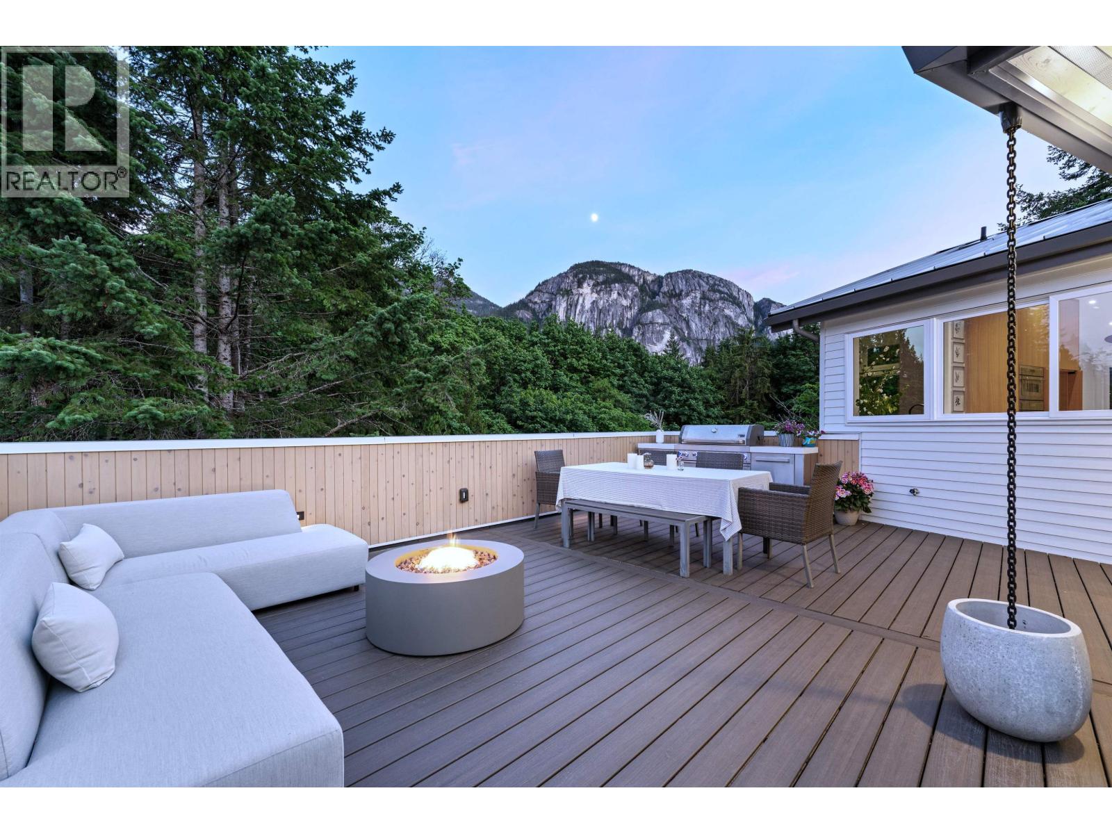 38243 Vista Crescent, Squamish, British Columbia  V8B 0B1 - Photo 38 - R3056277