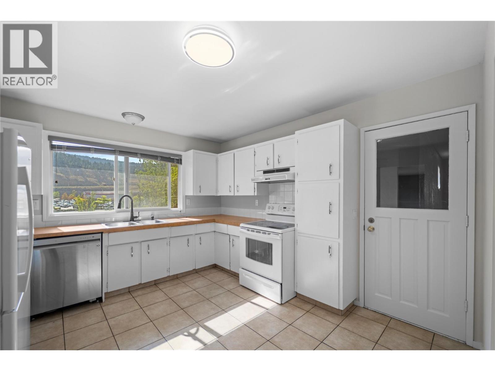 1525 Mt. Dufferin Crescent, Kamloops, British Columbia  V2E 1C3 - Photo 8 - 10365236