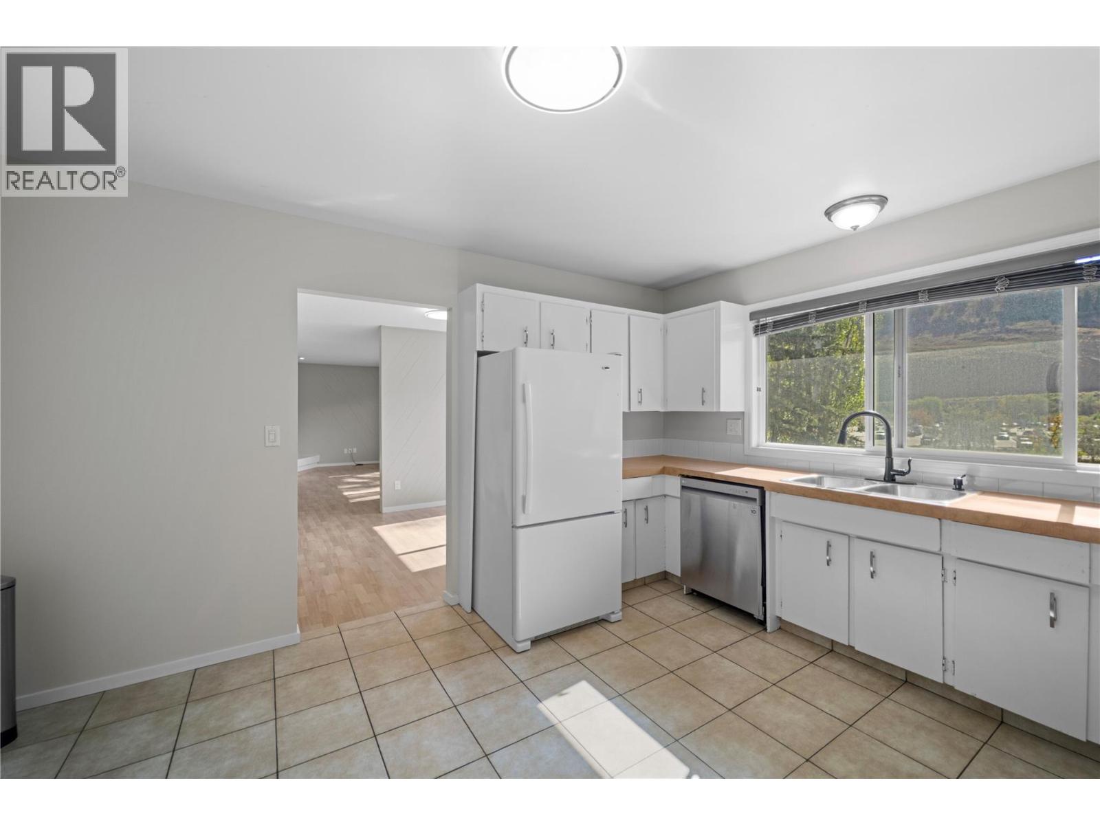 1525 Mt. Dufferin Crescent, Kamloops, British Columbia  V2E 1C3 - Photo 9 - 10365236