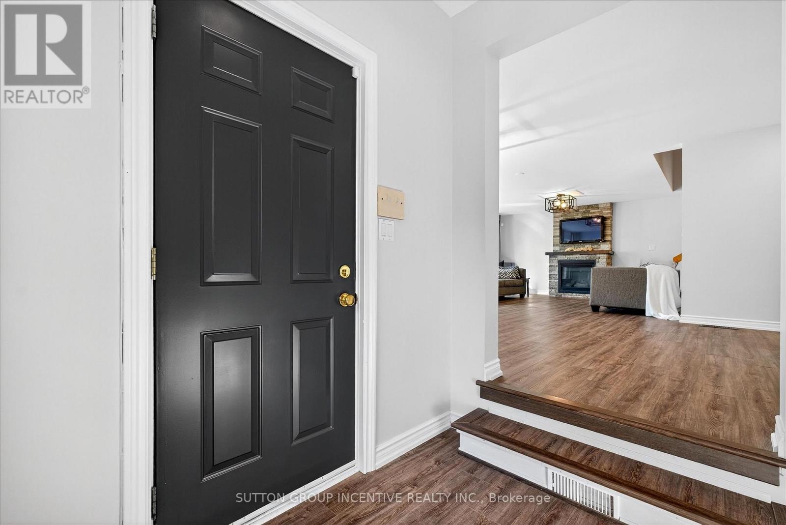183 Lake Drive N, Georgina, Ontario  L4P 3C8 - Photo 8 - N12450129