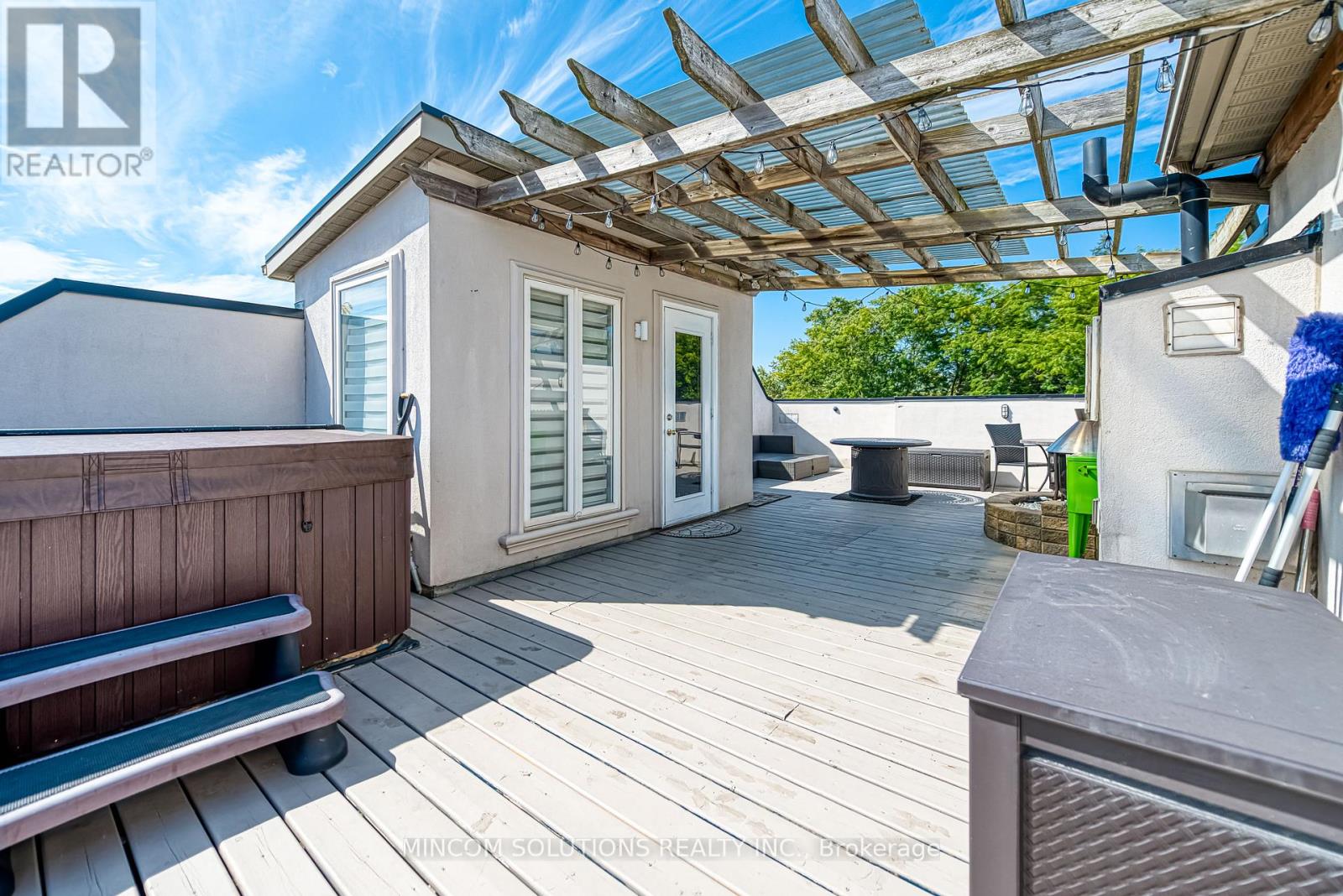 194 Lakeshore Road W, Mississauga, Ontario  L5H 1G6 - Photo 26 - W12420611