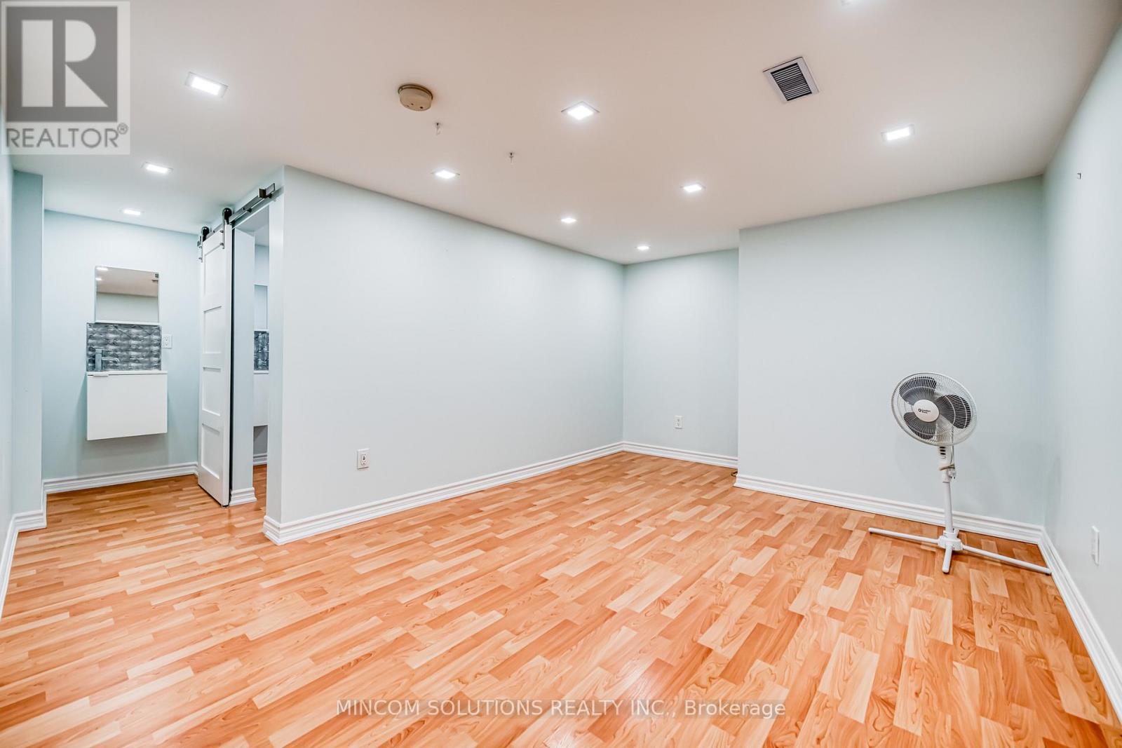 194 Lakeshore Road W, Mississauga, Ontario  L5H 1G6 - Photo 21 - W12420611