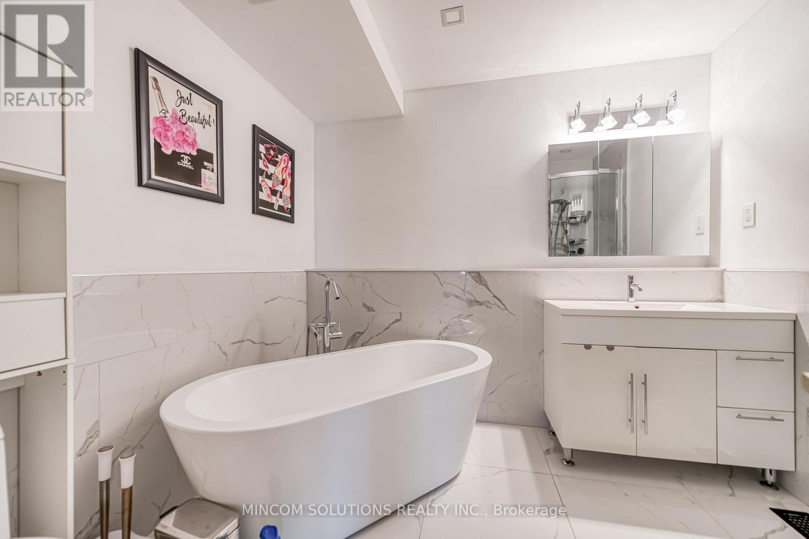 194 Lakeshore Road W, Mississauga, Ontario  L5H 1G6 - Photo 19 - W12420611