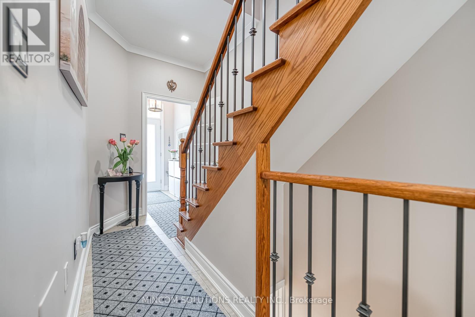 194 Lakeshore Road W, Mississauga, Ontario  L5H 1G6 - Photo 6 - W12420611