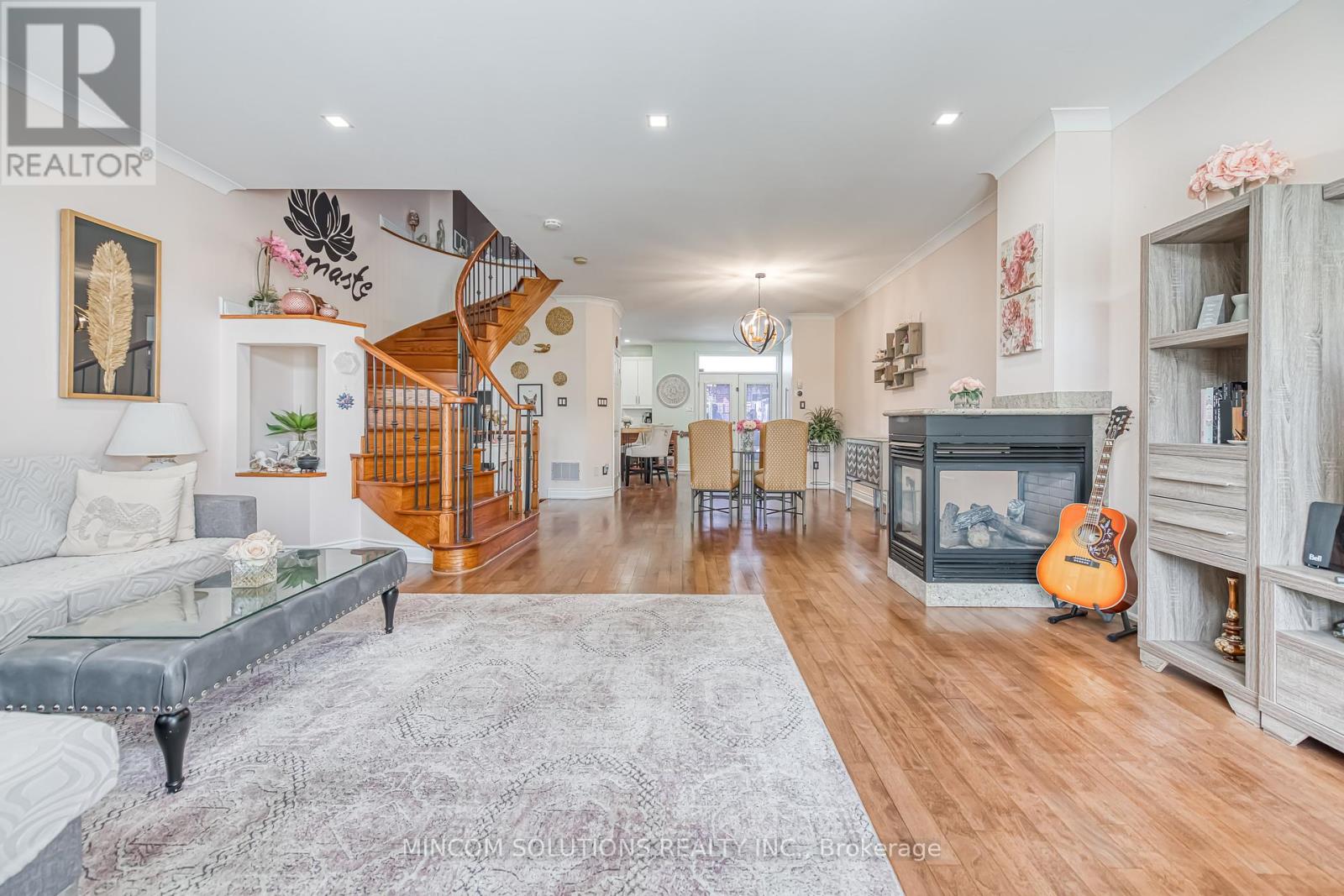 194 Lakeshore Road W, Mississauga, Ontario  L5H 1G6 - Photo 8 - W12420611