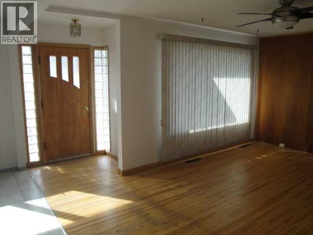 1277 9 Avenue N, Lethbridge, Alberta  T1H 1H1 - Photo 3 - A2257643