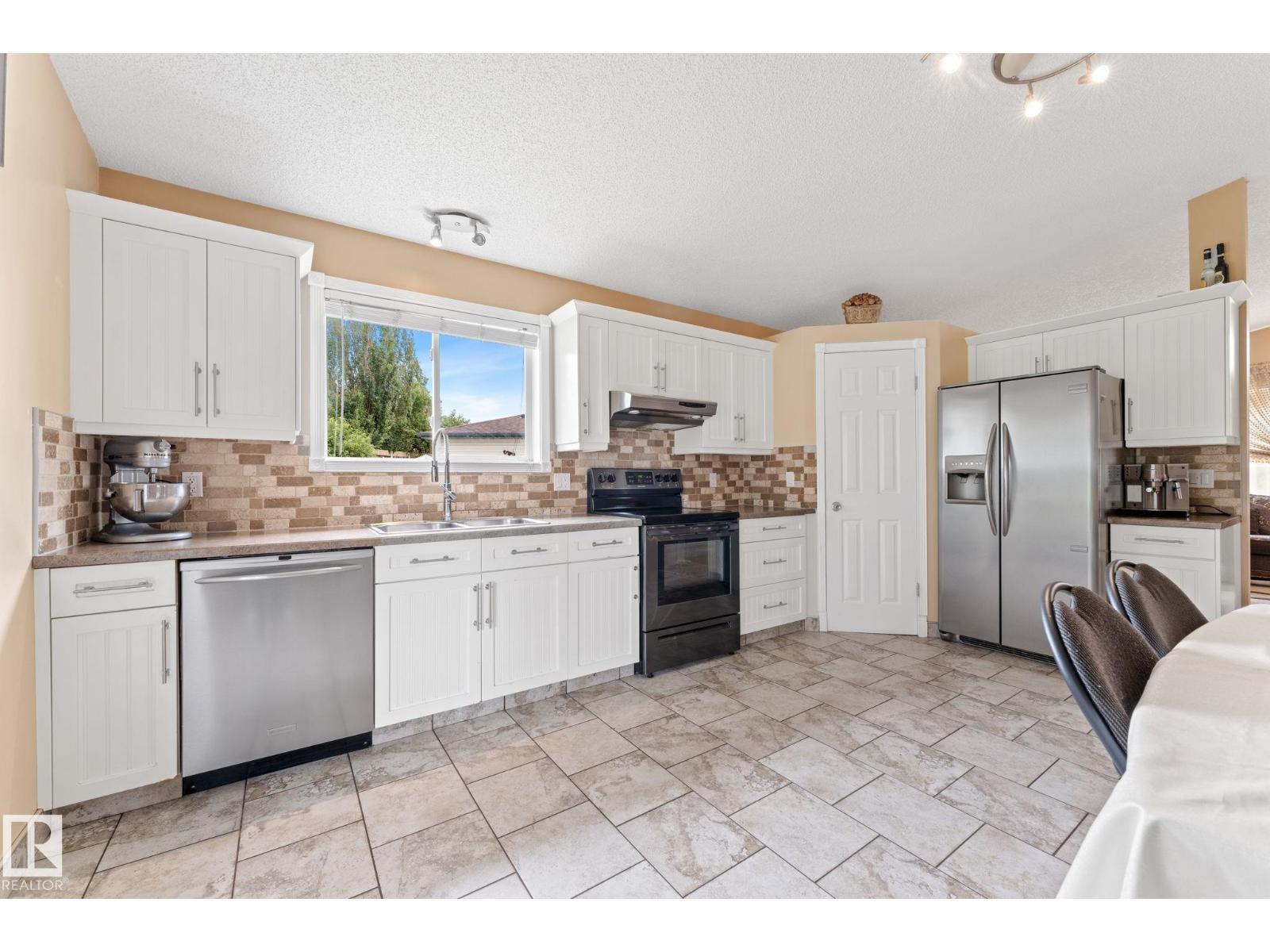 1071 Jones Cr Nw, Edmonton, Alberta  T6L 6Y1 - Photo 9 - E4461105