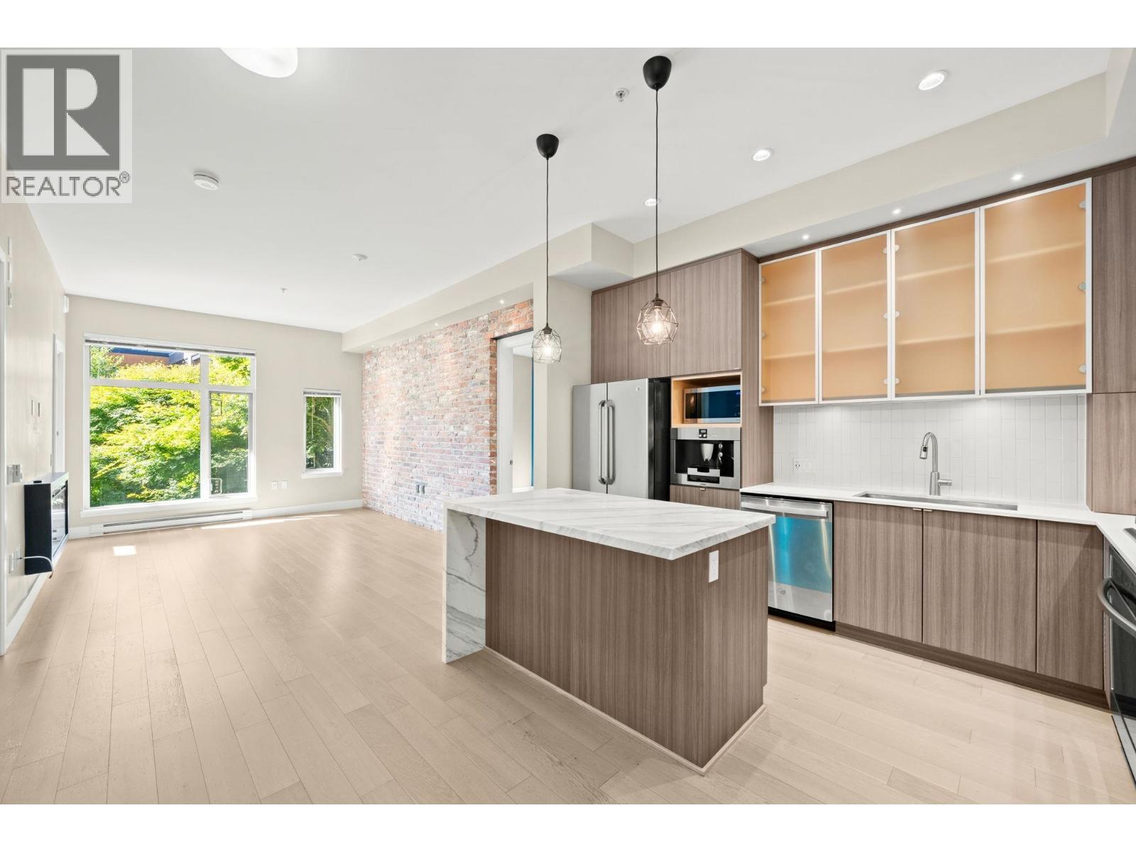 211 260 SALTER STREET, new westminster, British Columbia