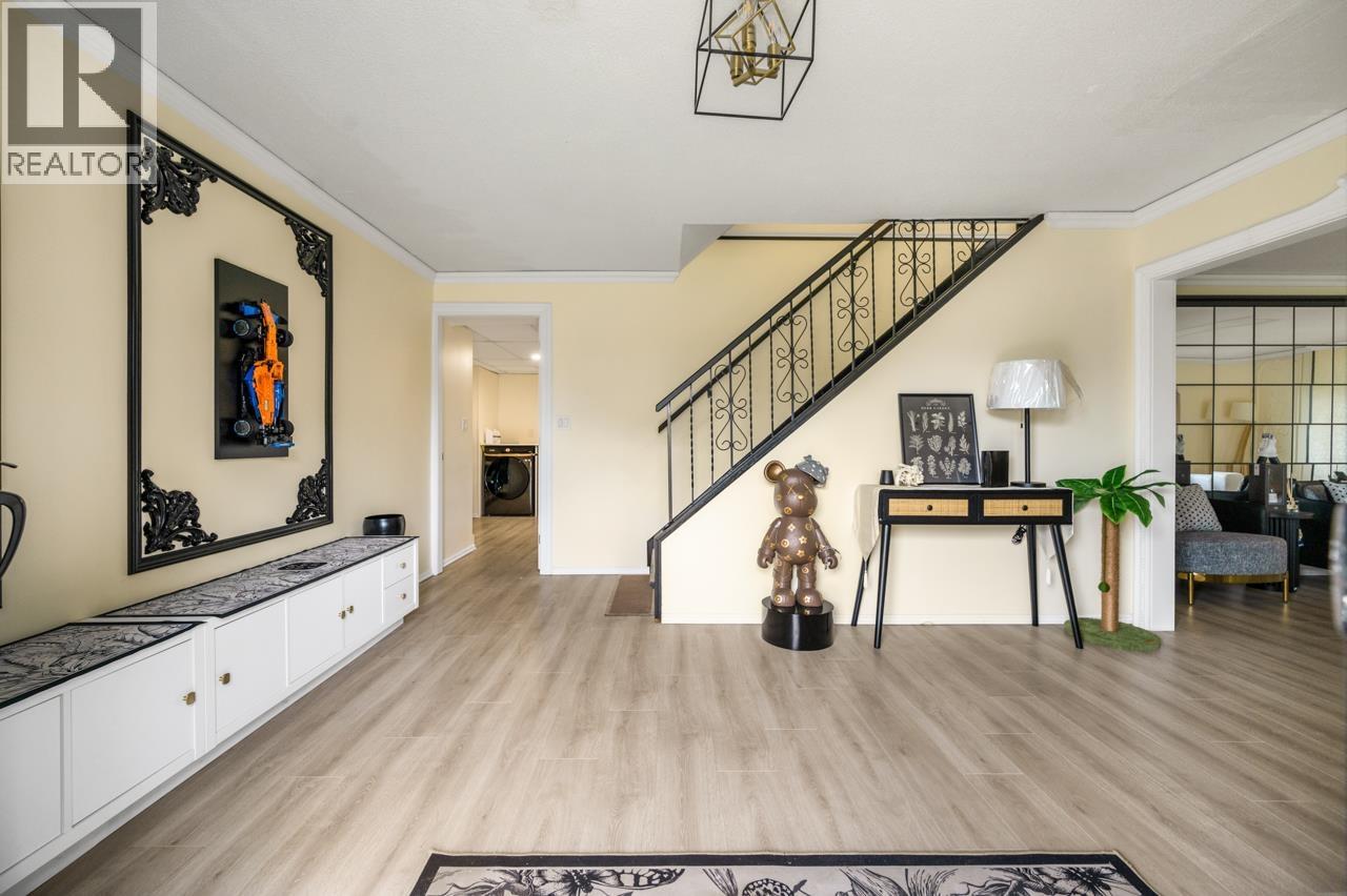 10864 Springmont Gate, Richmond, British Columbia  V7E 1Y4 - Photo 5 - R3056281