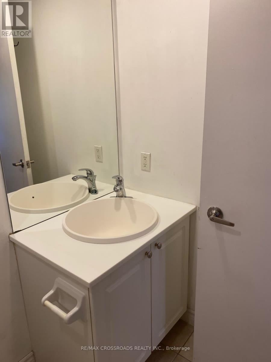 205 - 410 Queens Quay W, Toronto, Ontario  M5V 3T1 - Photo 11 - C12450269