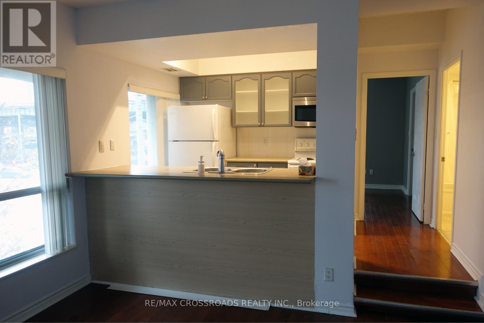 205 - 410 Queens Quay W, Toronto, Ontario  M5V 3T1 - Photo 3 - C12450269