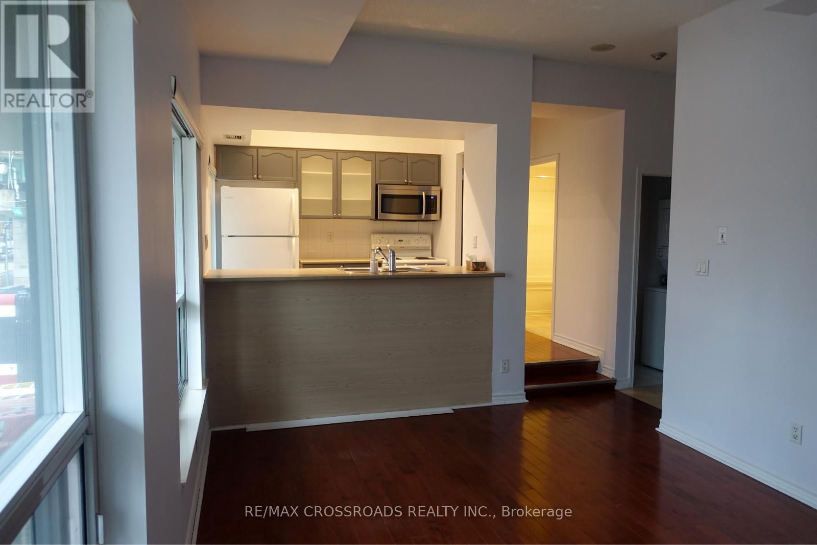 205 - 410 Queens Quay W, Toronto, Ontario  M5V 3T1 - Photo 4 - C12450269