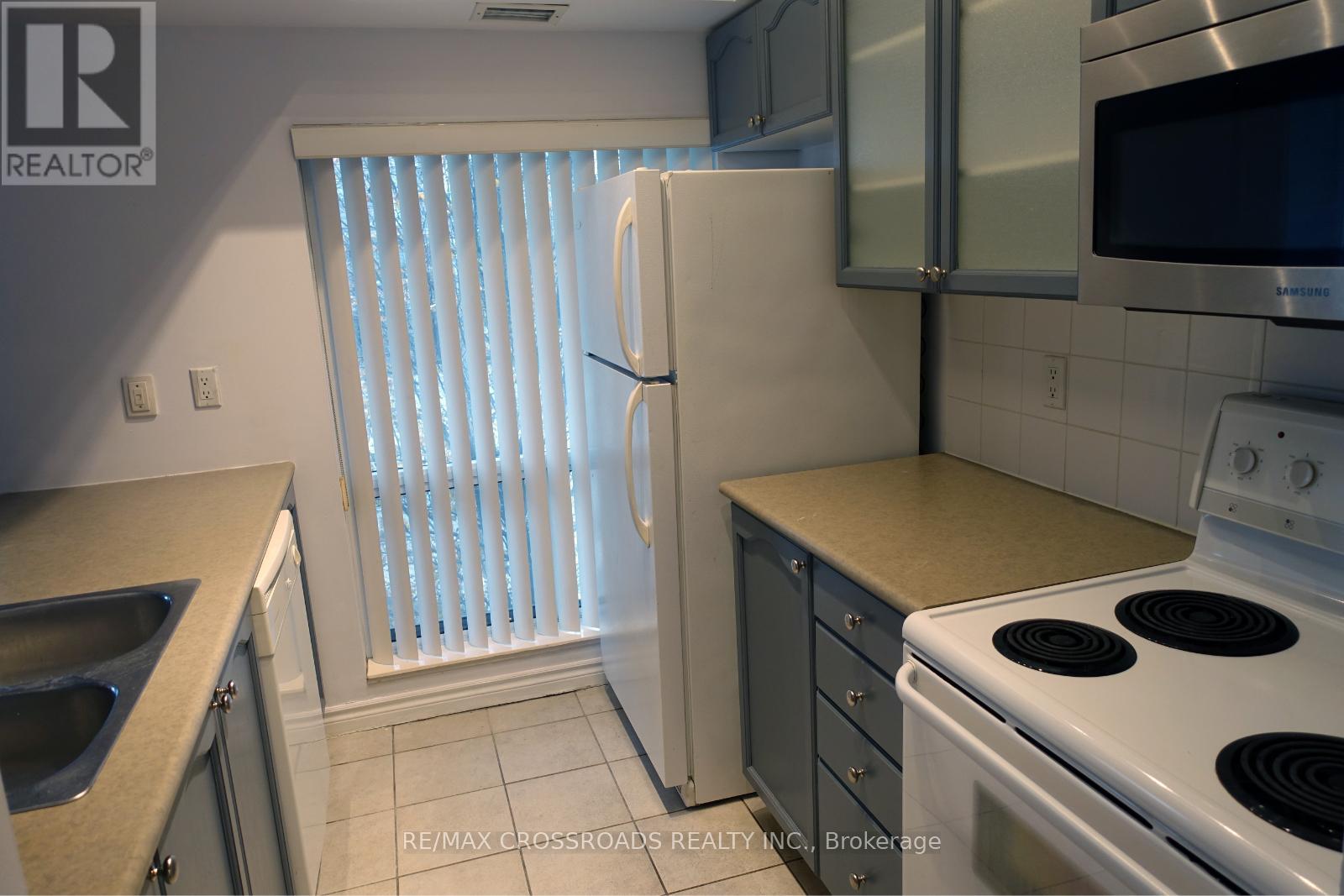 205 - 410 Queens Quay W, Toronto, Ontario  M5V 3T1 - Photo 6 - C12450269