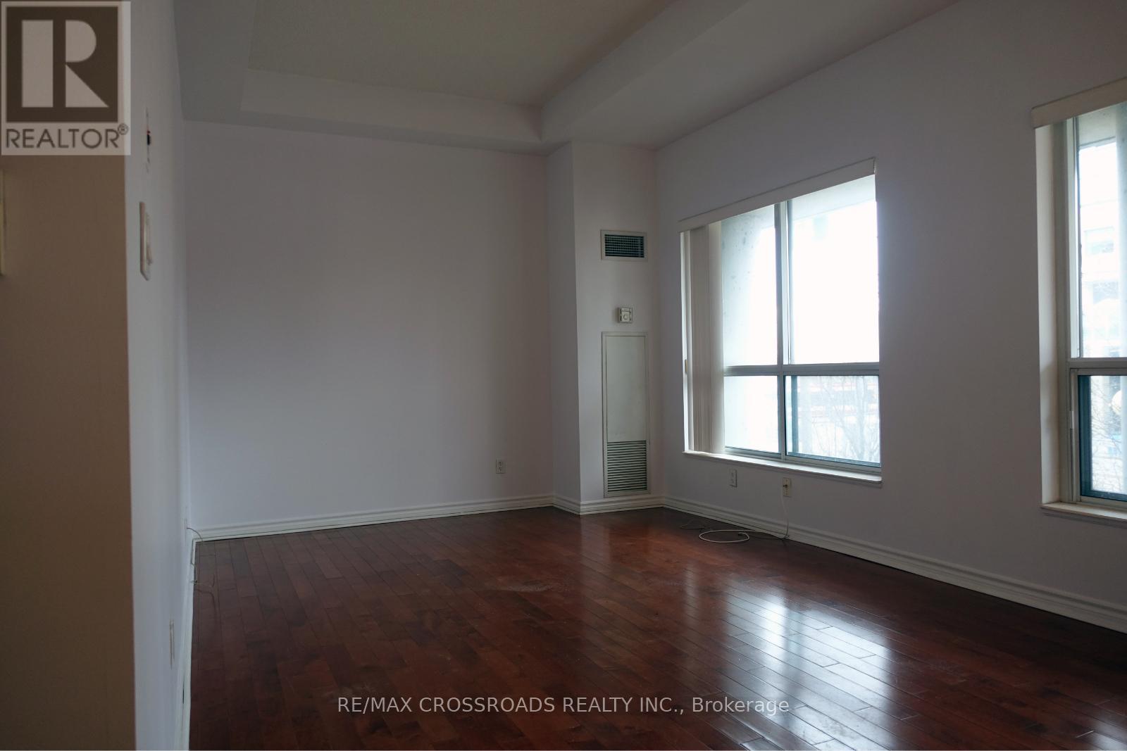 205 - 410 Queens Quay W, Toronto, Ontario  M5V 3T1 - Photo 8 - C12450269