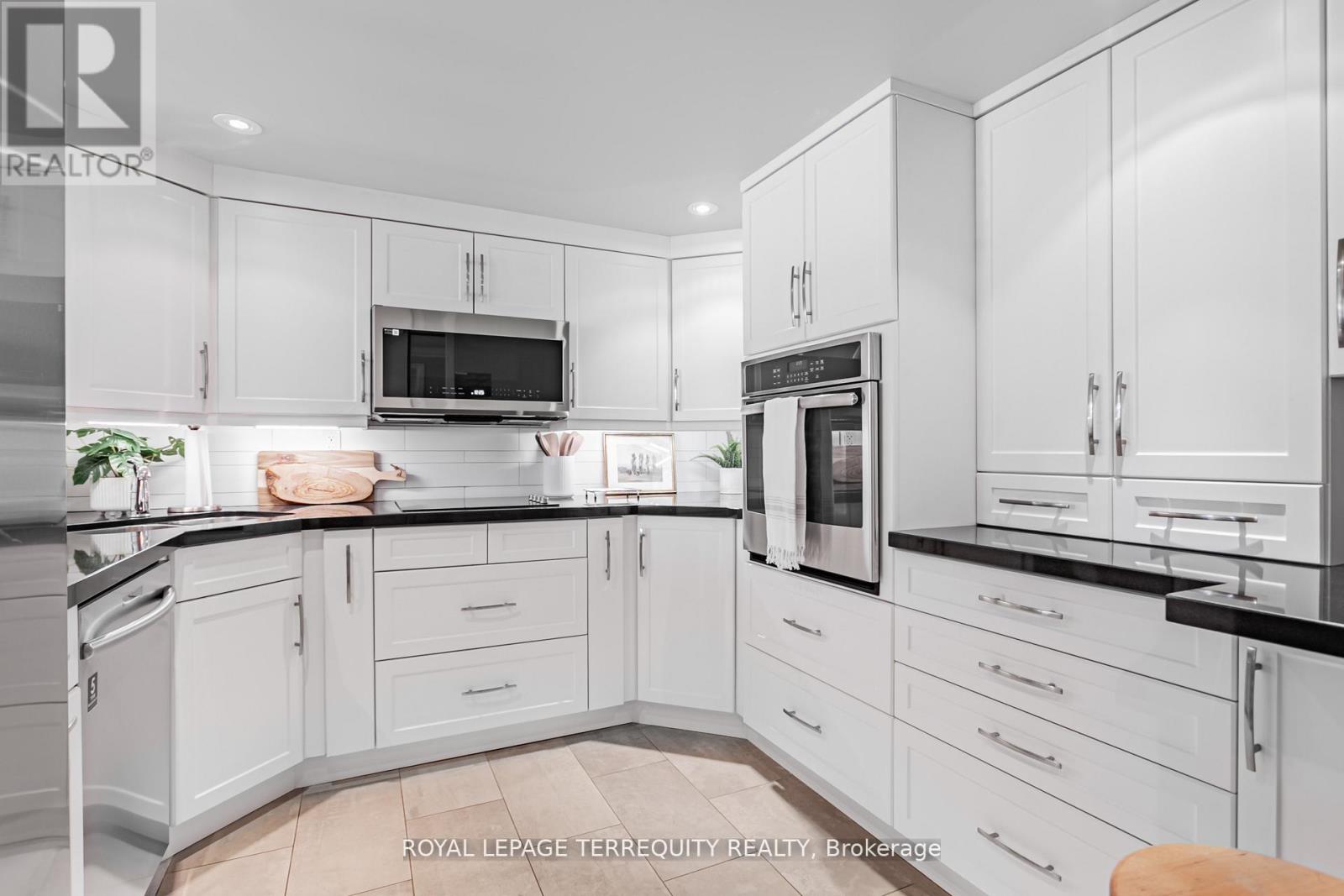 605 - 225 Davenport Road, Toronto (Annex), Ontario  M5R 3R2 - Photo 2 - C12450277
