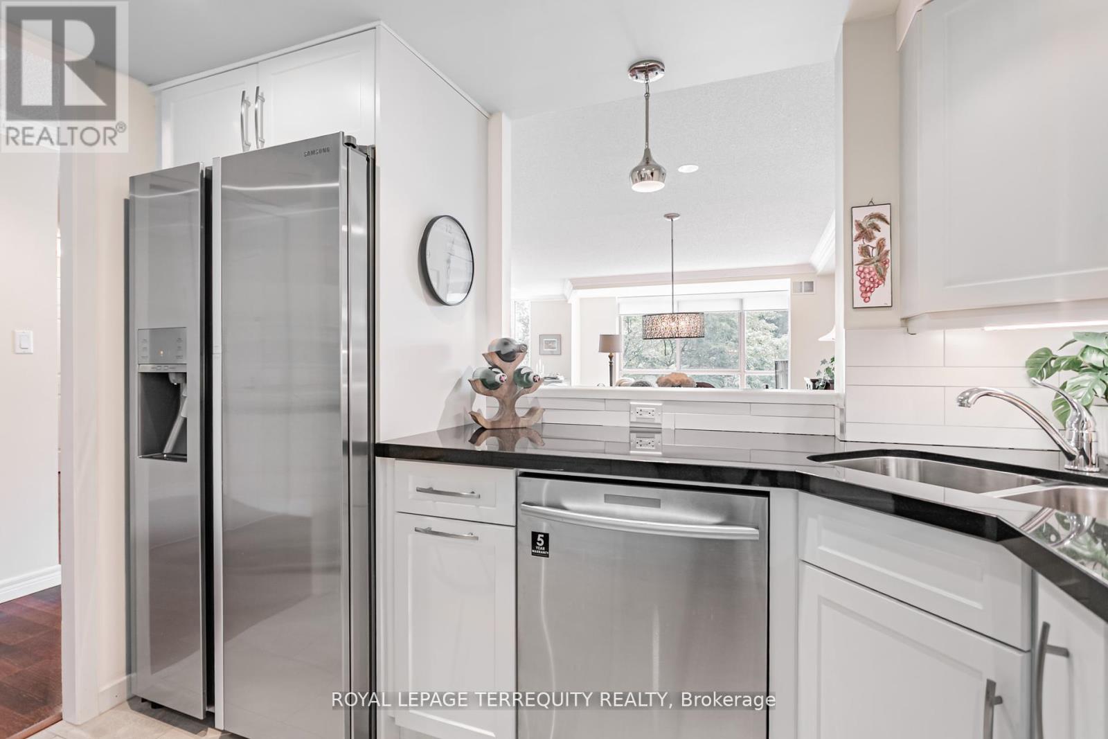 605 - 225 Davenport Road, Toronto (Annex), Ontario  M5R 3R2 - Photo 4 - C12450277