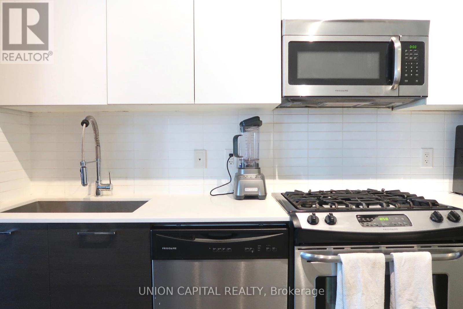 601 - 399 Adelaide Street W, Toronto, Ontario  M5V 1S1 - Photo 3 - C12450281