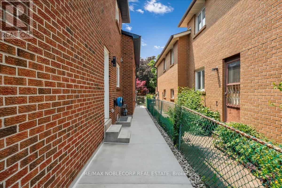 77 Crayford Drive, Toronto (Steeles), Ontario  M1W 3B5 - Photo 37 - E12450314