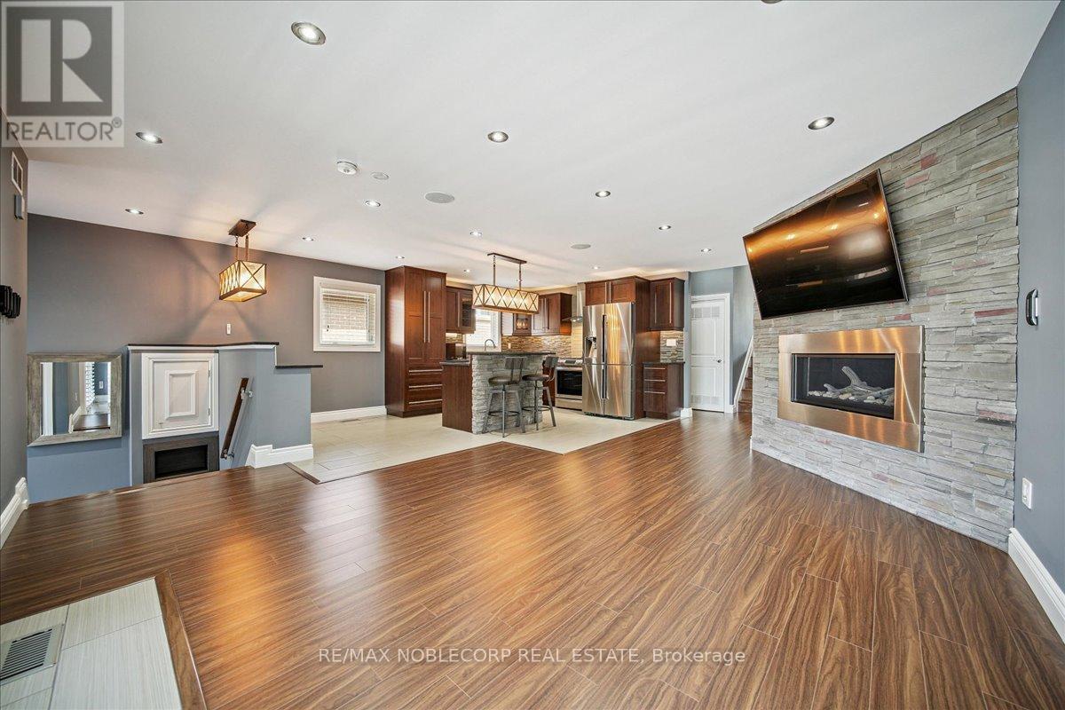 77 Crayford Drive, Toronto (Steeles), Ontario  M1W 3B5 - Photo 9 - E12450314