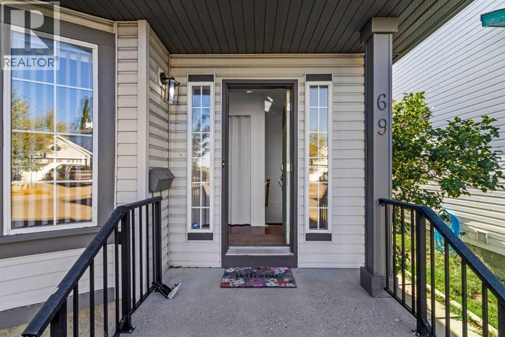 69 San Diego Manor Ne, Calgary, Alberta  T1Y 7B6 - Photo 3 - A2259940