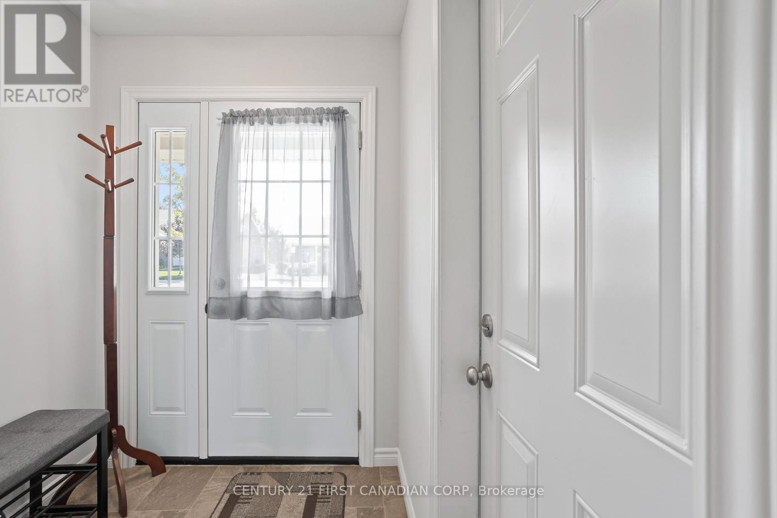 24 Devon Drive, South Huron, Ontario  N0M 1S3 - Photo 10 - X12450366