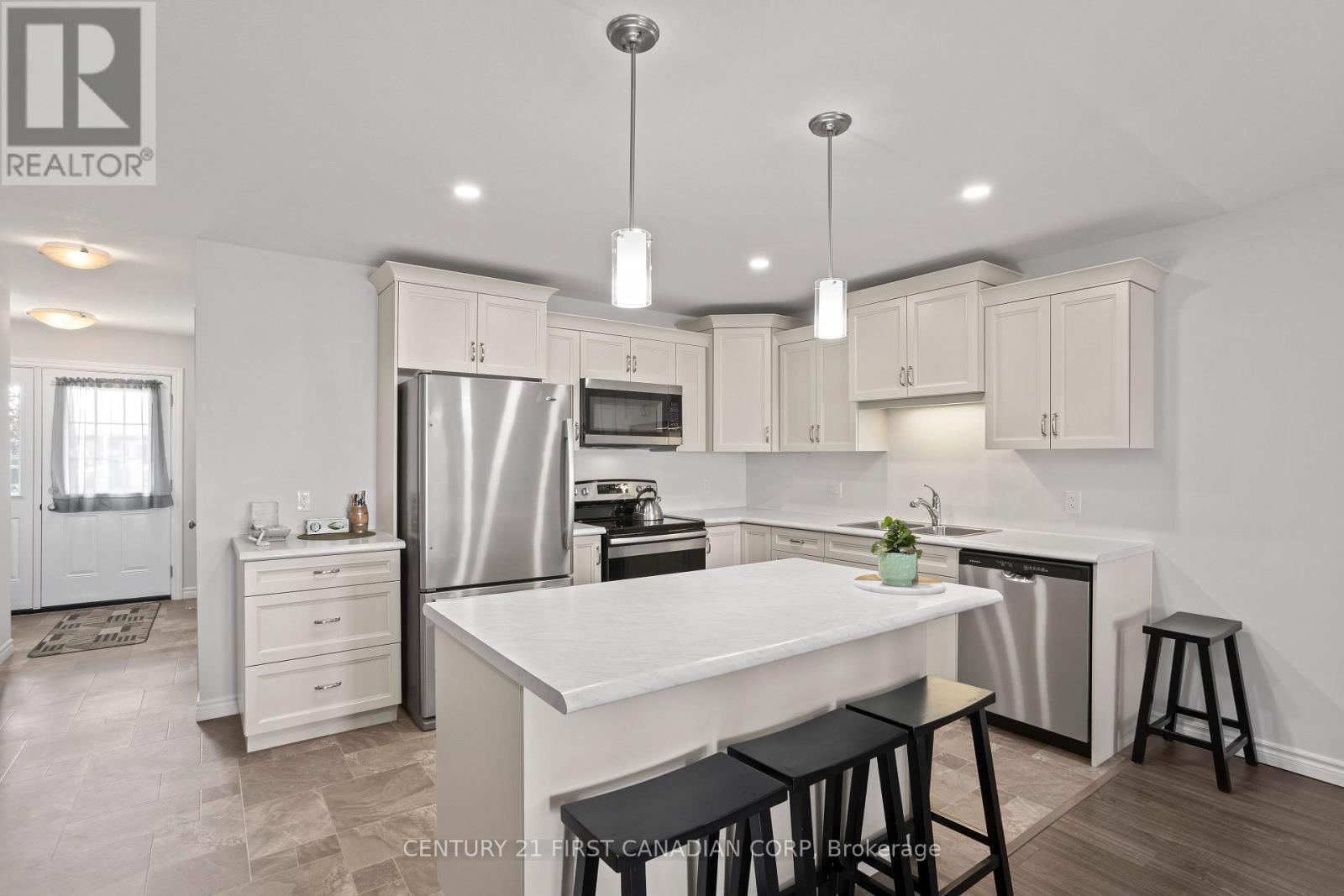 24 Devon Drive, South Huron, Ontario  N0M 1S3 - Photo 15 - X12450366
