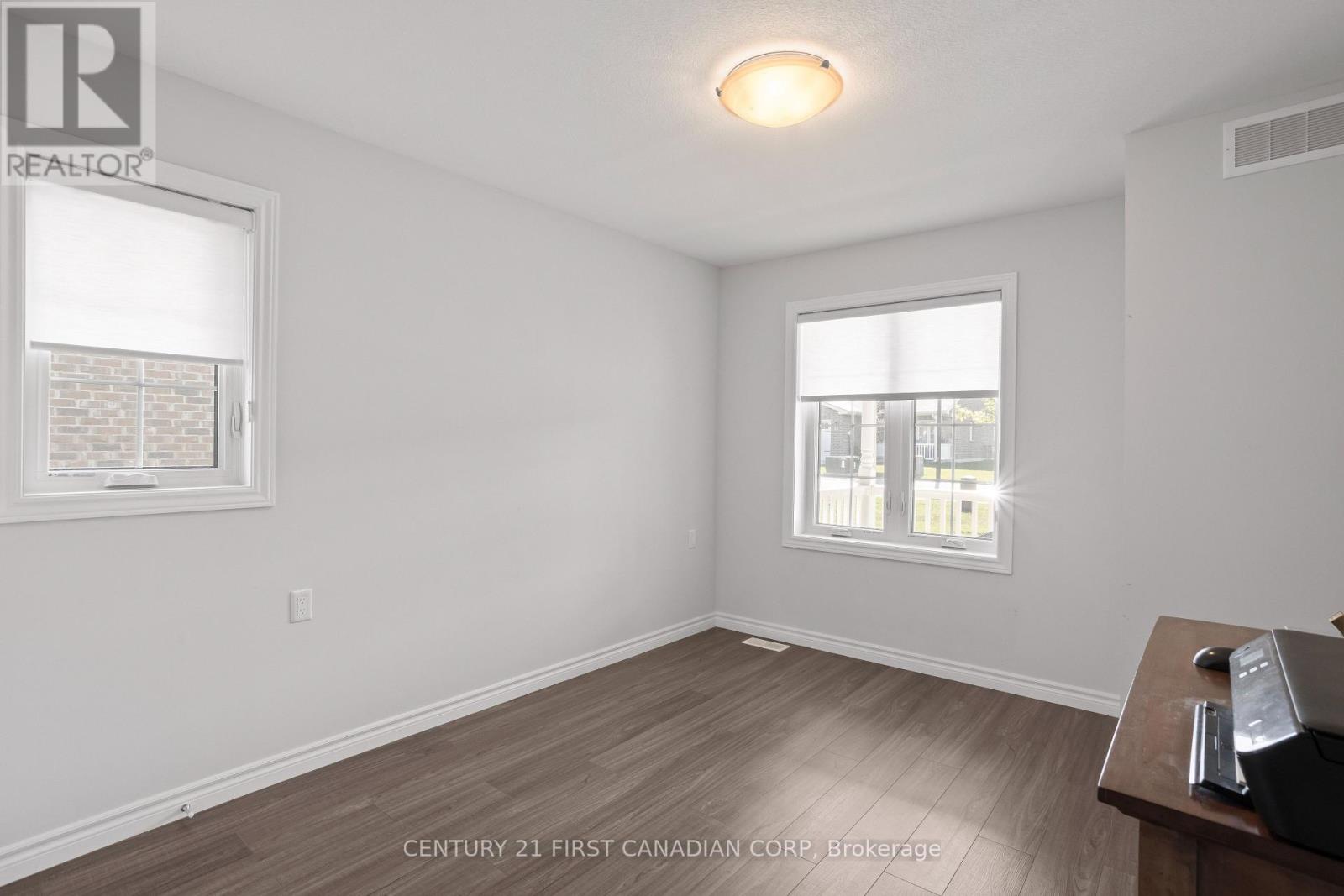 24 Devon Drive, South Huron, Ontario  N0M 1S3 - Photo 31 - X12450366