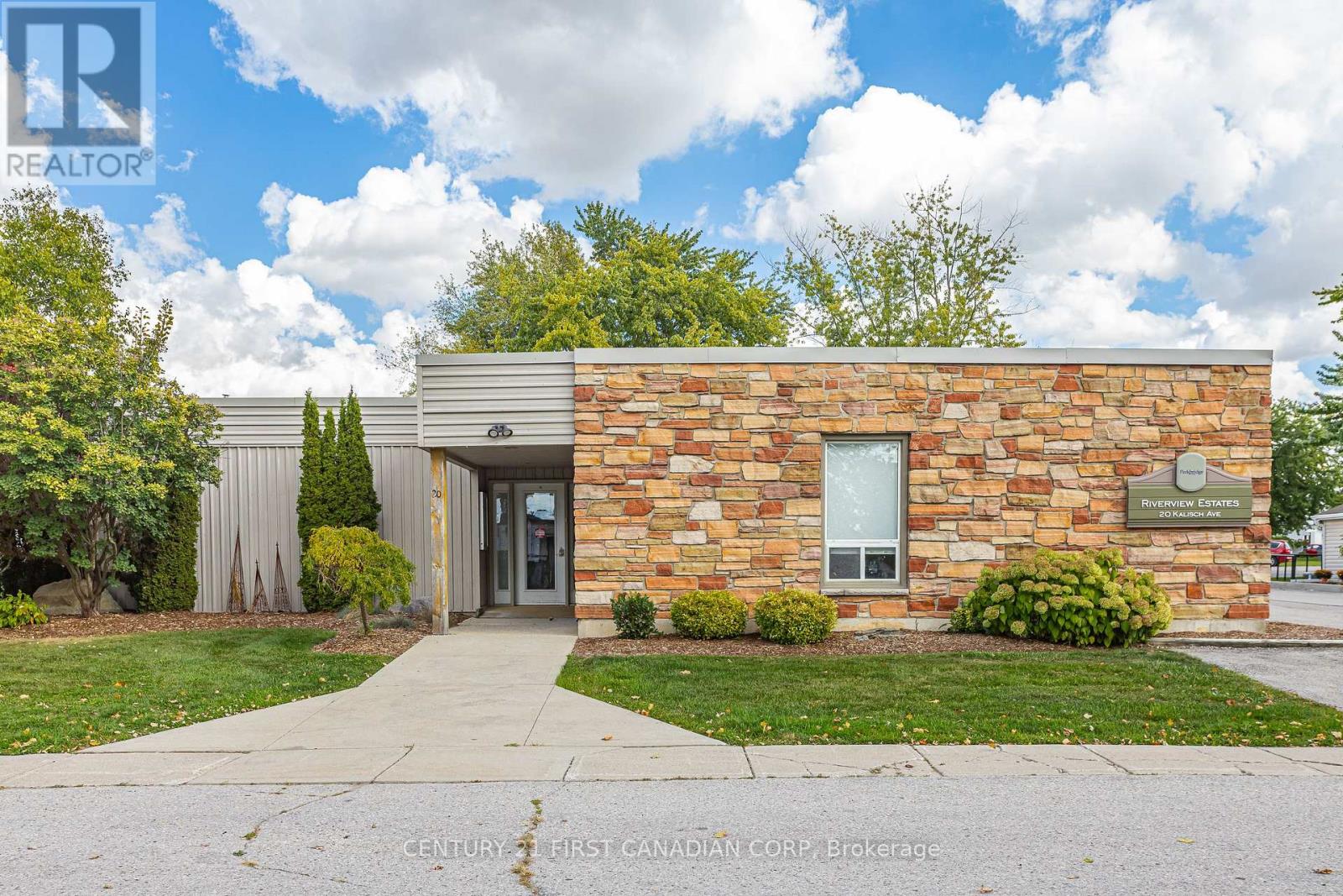 24 Devon Drive, South Huron, Ontario  N0M 1S3 - Photo 45 - X12450366